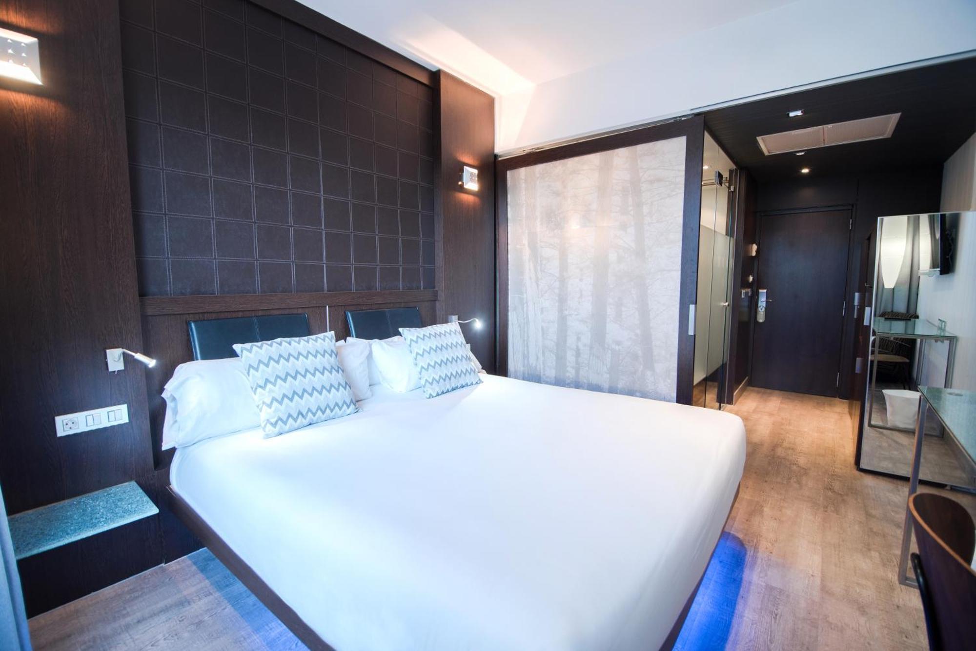 Double Room (1 - 2 Adults),1207575748:JPEG