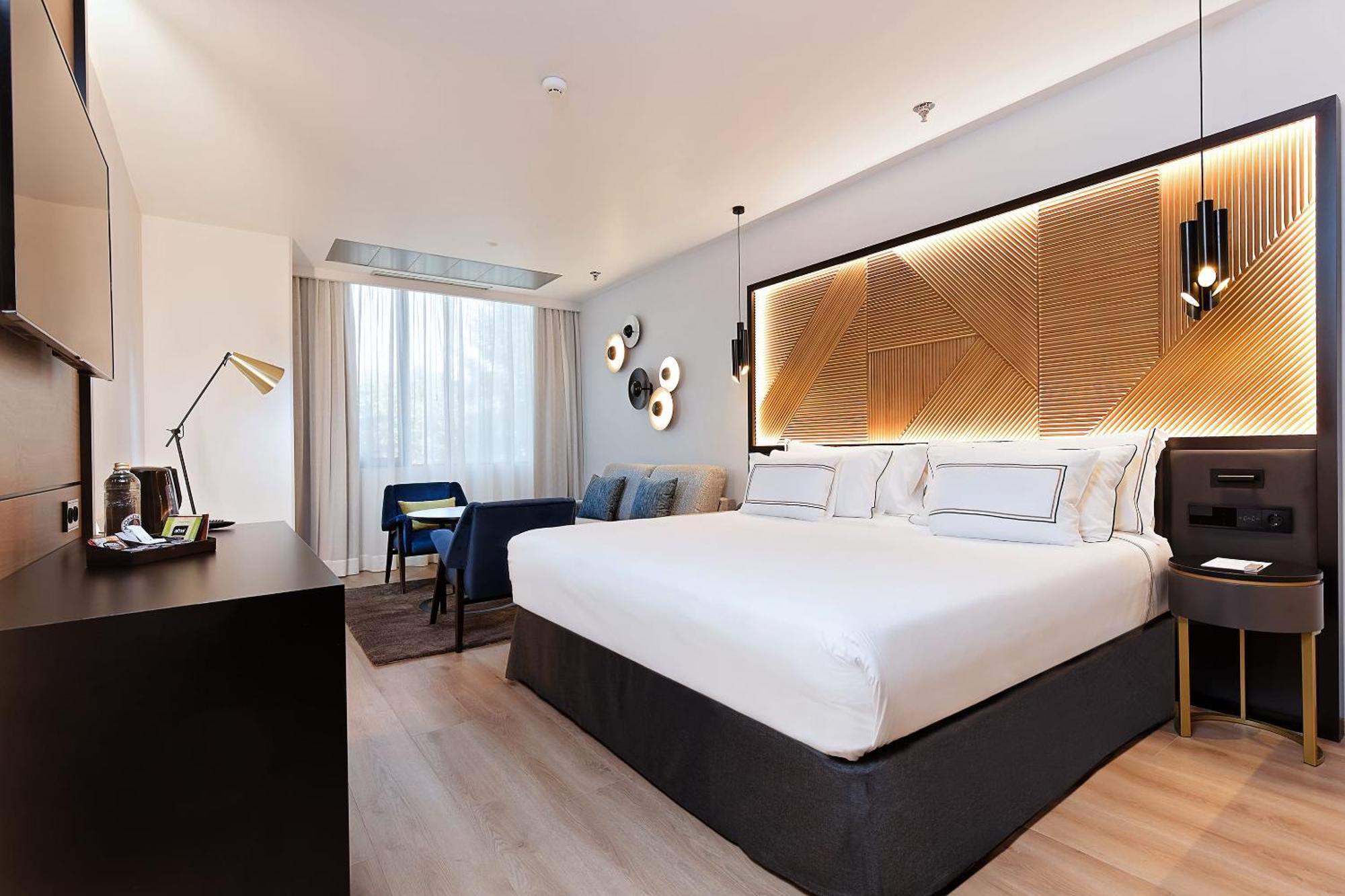 Premium Room,1765837775:JPEG