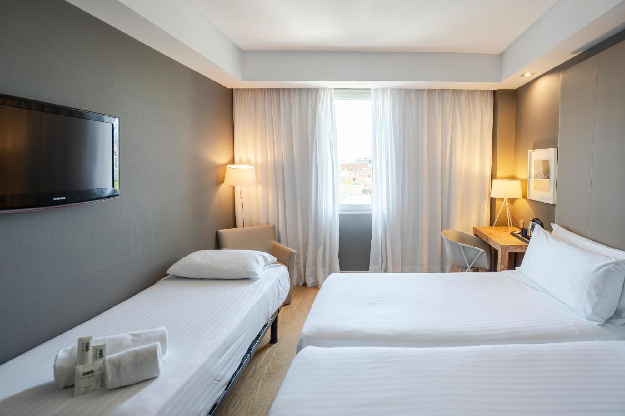 Chambre Lits Jumeaux avec Lit d'Appoint (2 Adultes + 1 Enfant)